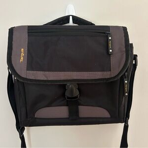 Targus Messenger 11” Dual Tablet/iPad/laptop Bag w/Shoulder‎ Strap Heavy Duty